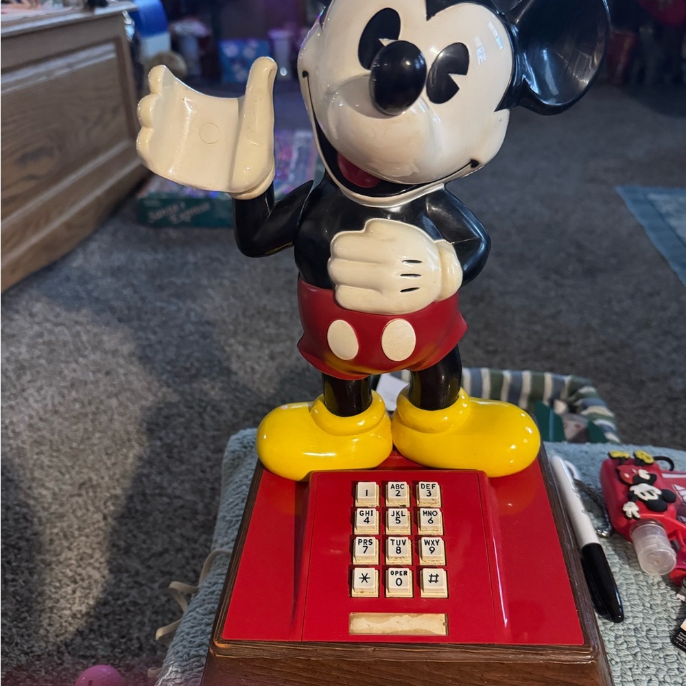 Mickey Mouse Push button phone Vintage 1976